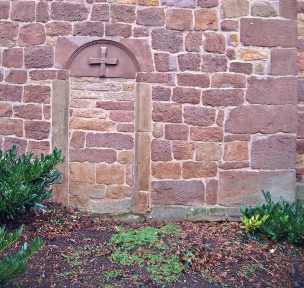 Battenberg_romanische_Tür_an_der_Kirche