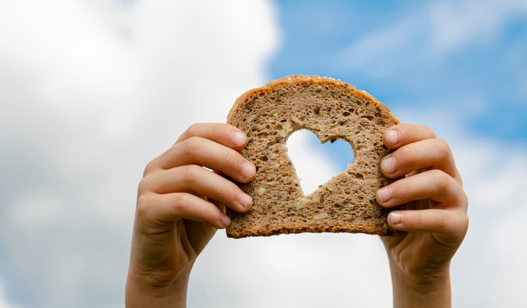 Herzbrot_N. Schwarz © GemeindebriefDruckerei.de_GBD00823