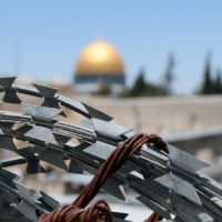 Pixabay_barbed-wire-RJA-1988-2446112_640